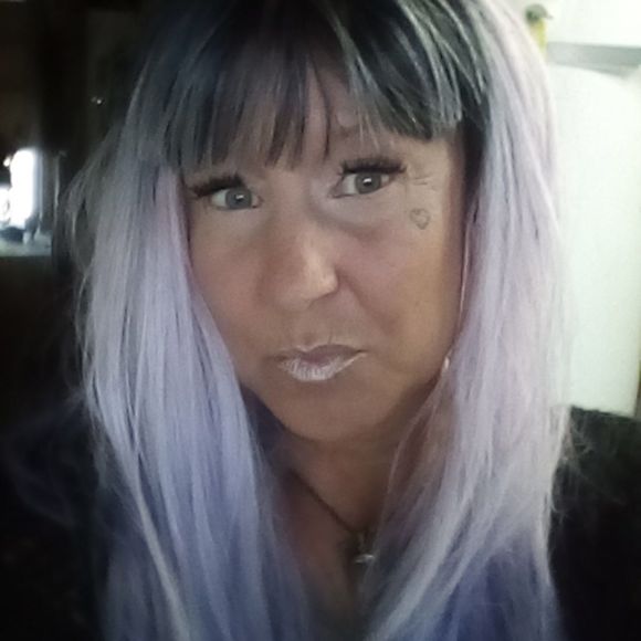 Meet your Posher, Sandy - Picture 1 of 4